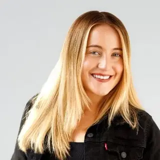 Caroline Hanes in Brooklyn, 19 October 2026: a portrait of the comedian
