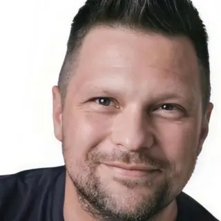 Julian McCullough in New York, 25 October 2026: a portrait of the comedian