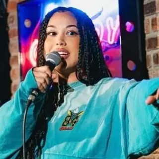 Maddi Mays in Bakersfield, 27 November 2026: a portrait of the comedian